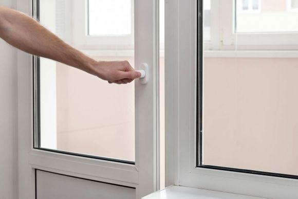 Balkongdörrar i plast i lager